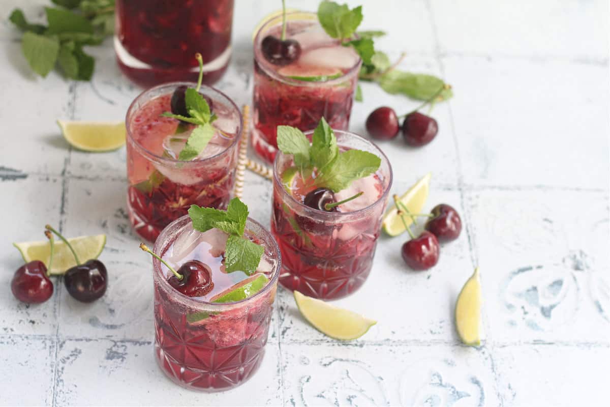 Sparkling Cherry Mocktail Sparkling Cherry Mocktail