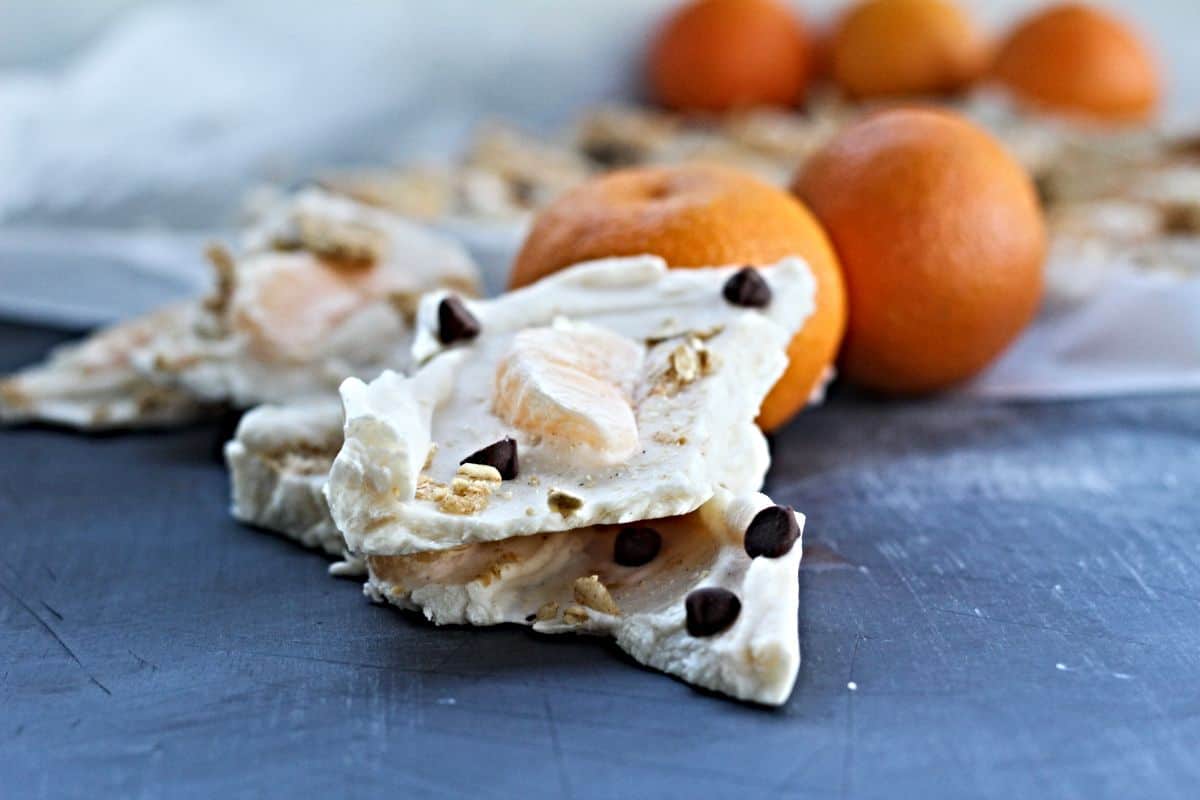 Frozen Yogurt Bark with mandarins Frozen Yogurt Bark with mandarins
