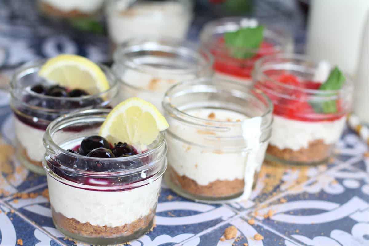 Healthy No Bake Cheesecake in mason jars Healthy No Bake Cheesecake in mason jars
