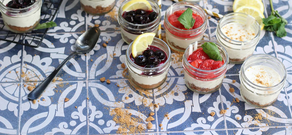 Healthy No Bake Cheesecakes in mason jars Healthy No Bake Cheesecakes in mason jars