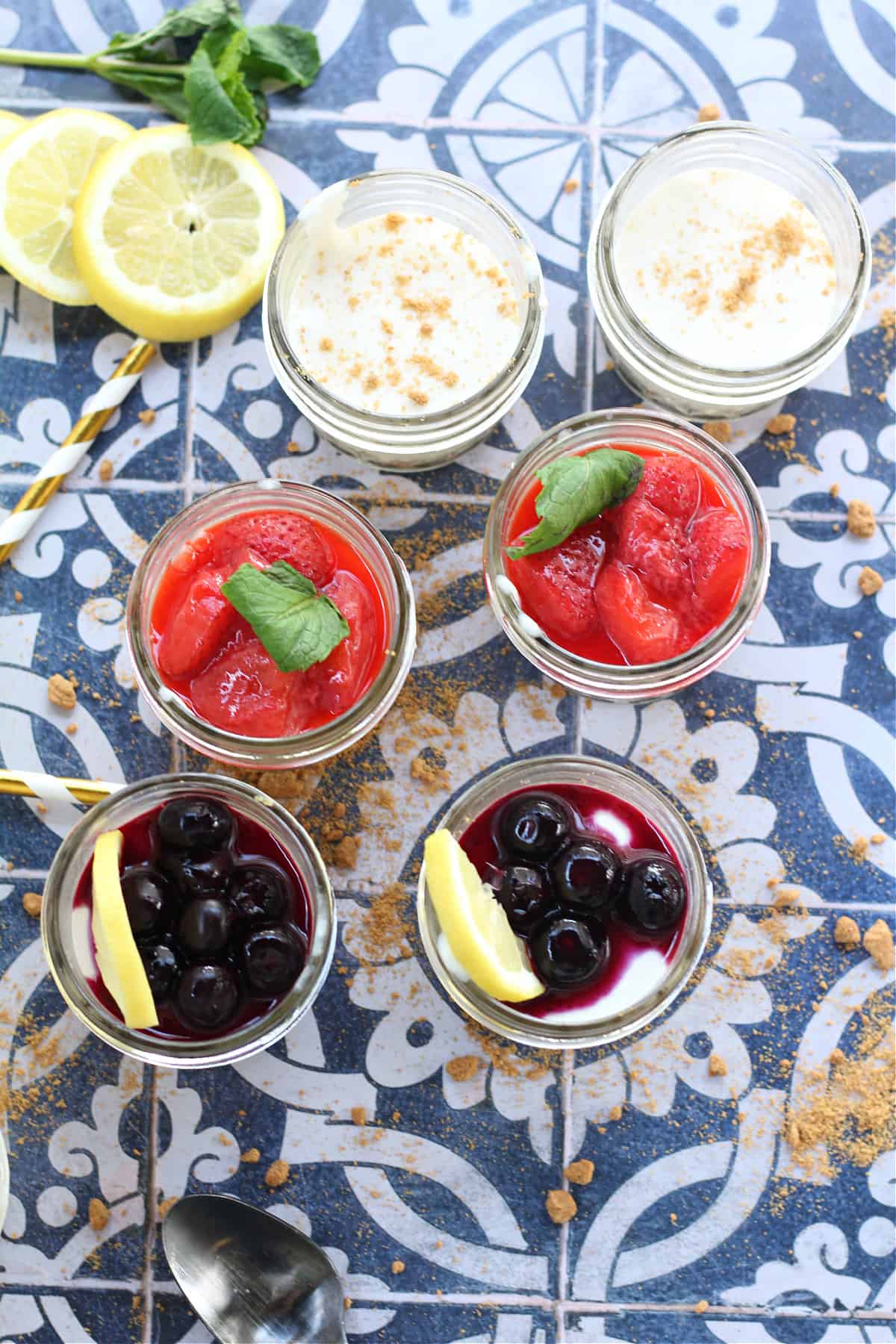 Healthy No Bake Cheesecake with fruit sauce Healthy No Bake Cheesecake with fruit sauce