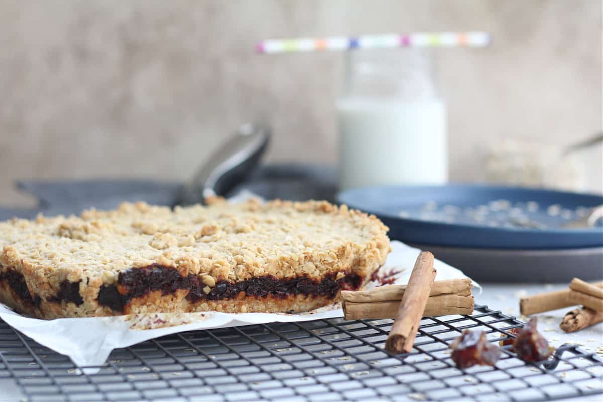 Tasty Oatmeal Date Bars Tasty Oatmeal Date Bars