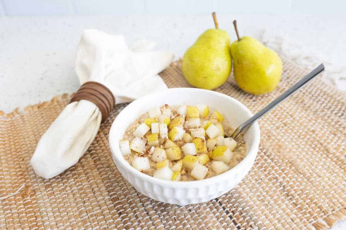 Pear Oatmeal with Cinnamon